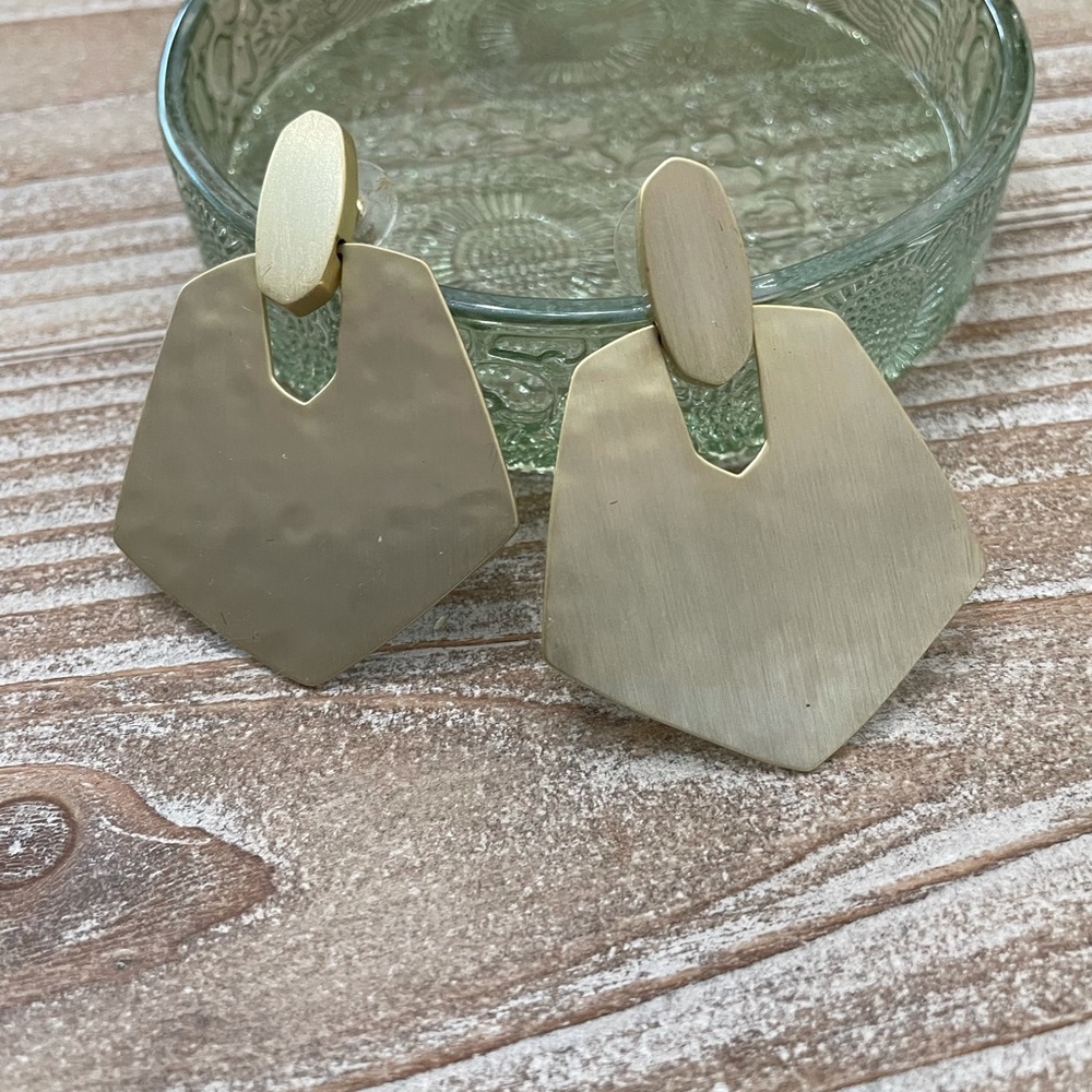 Special Edition Kendra Scott - gold earrings